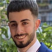 Estudiante imparte clases de refuerzo y apoyo a alumnos/as de primaria y ESO